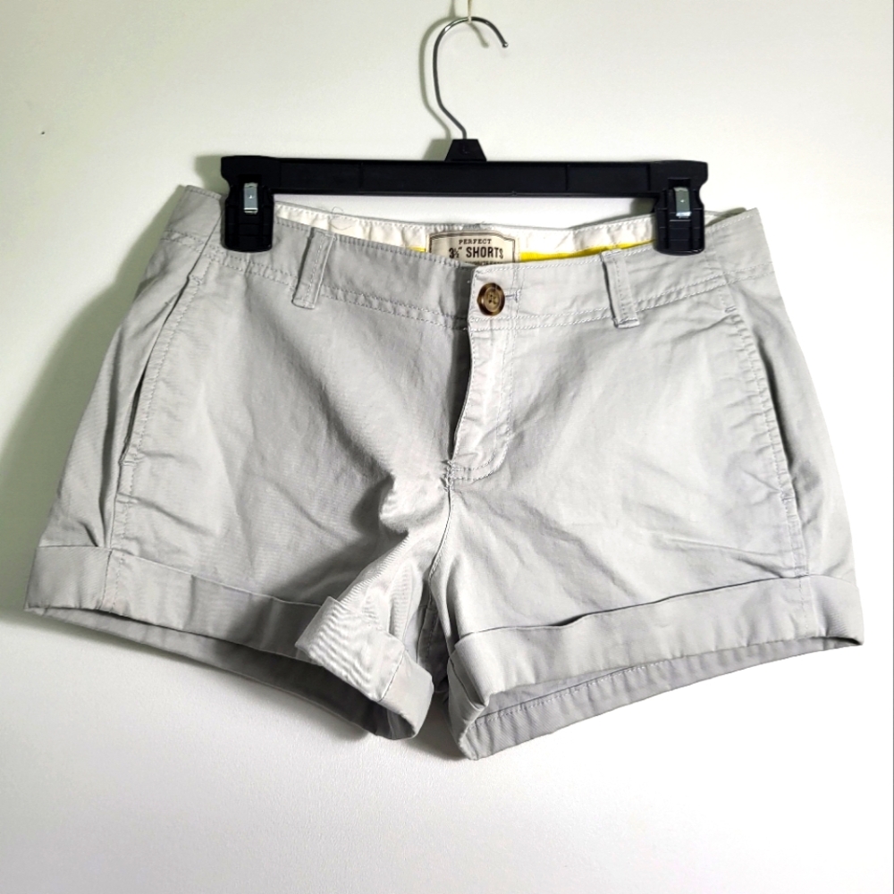 Old Navy gray khaki shorts w/hem   women's 2 R  #2003